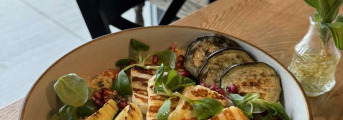 Kuskus šalát s Halloumi syrom a zeleninou